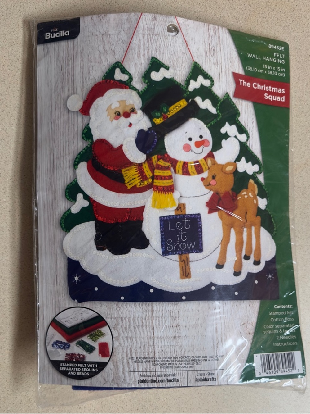 Bucilla Felt Wall Hanging Applique Kit The Christmas Squad 89452E